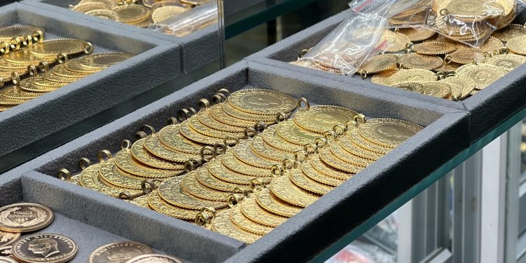 Banka iflaslarıyla hareketlenen altın için panik satışı uyarısı: ‘Düşüşler korkutmasın’