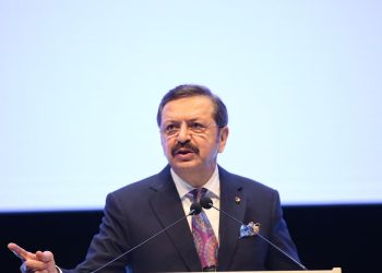 Hisarcıklıoğlu: Deprem bölgesindeki şehirlerin ekonomisinin canlılığını devam ettirmemiz lazım