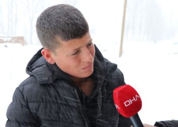 İnşaatta şarkı söyleyen genç: Hayatım güzel, bu yaştan sonra okula gidemem, imkan verilirse sanatçı olmak isterim