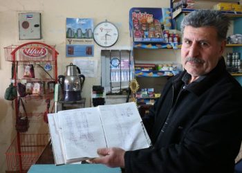 Kahramanmaraş’ta iki kişi veresiye defterindeki 5 bin liralık borcu ödedi