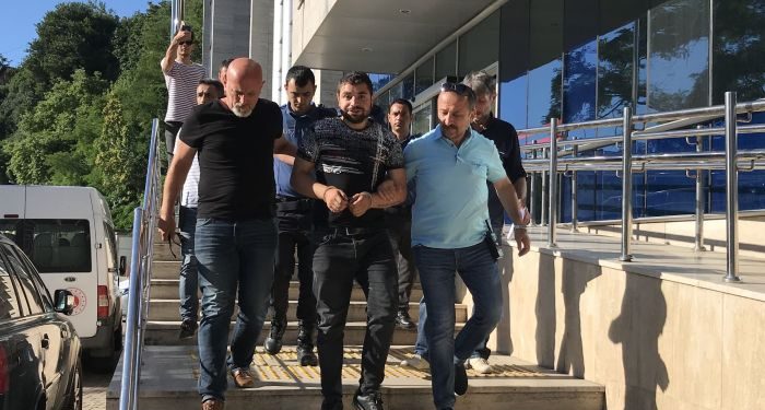 Kız arkadaşını denize atarak boğulmasını izlemiş