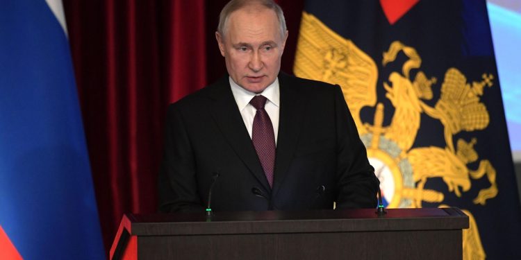 Putin: Hukuk dışı sokak eylemleri ve aşırıcılık ideolojisini yayma girişimleri hızla bastırılmalı
