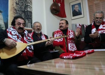 Sivaslı aşıklar hakem hataları için türkü yaktı: Bu ilk değil kaç yüz sefer, VAR karartsa tarih söyler