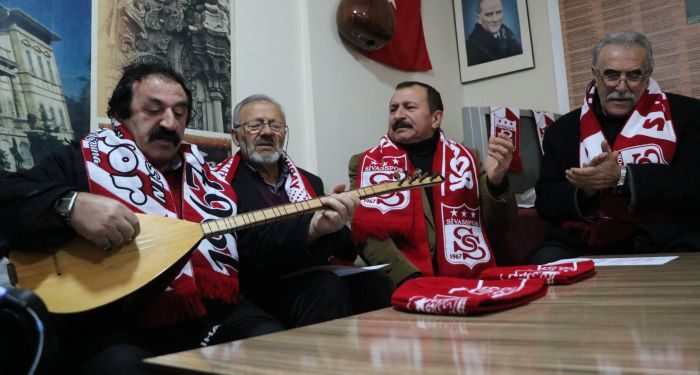 Sivaslı aşıklar hakem hataları için türkü yaktı: Bu ilk değil kaç yüz sefer, VAR karartsa tarih söyler
