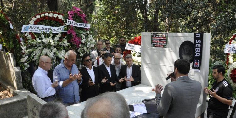 Süleyman Seba, kabri başında anıldı