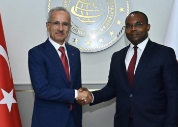 Ulaştırma ve Altyapı Bakanı Abdulkadir Uraloğlu Ekvator Gineli mevkidaşı ile görüştü