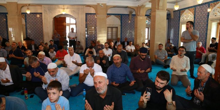 Karabağ’daki operasyonda şehit olan askerler için Bakü’de gıyabi cenaze namazı kılındı