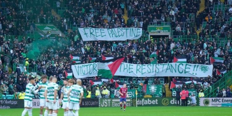 Celtic tribünlerinden Filistin’e destek!