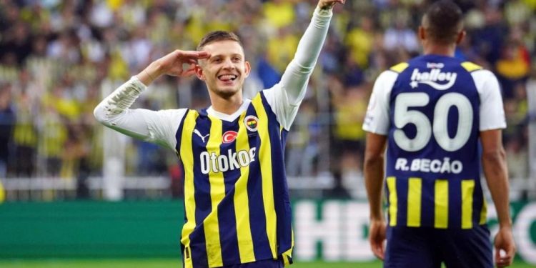 Szymanski, Alex de Souza’yı yakaladı!